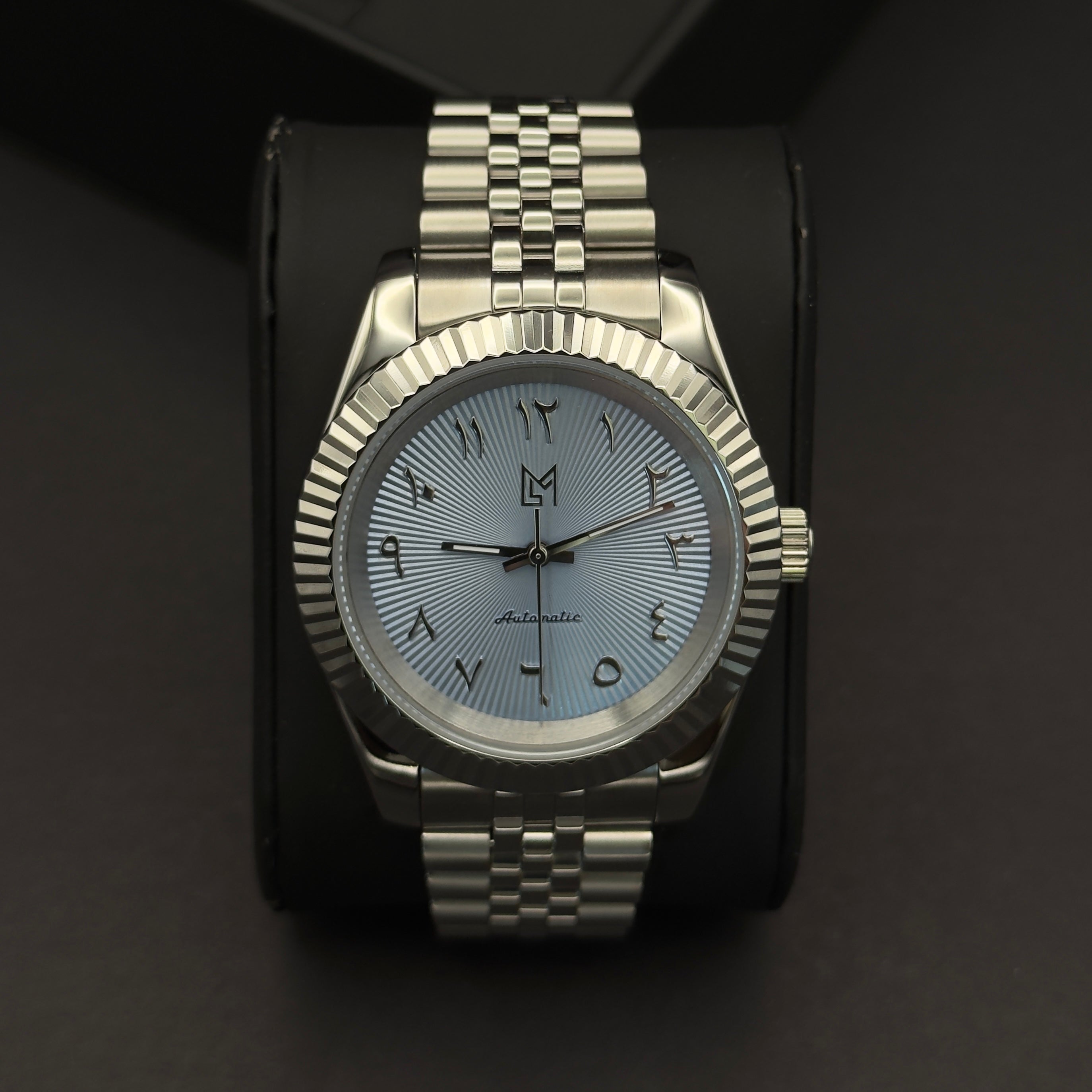seiko arabic dial bleu clair
