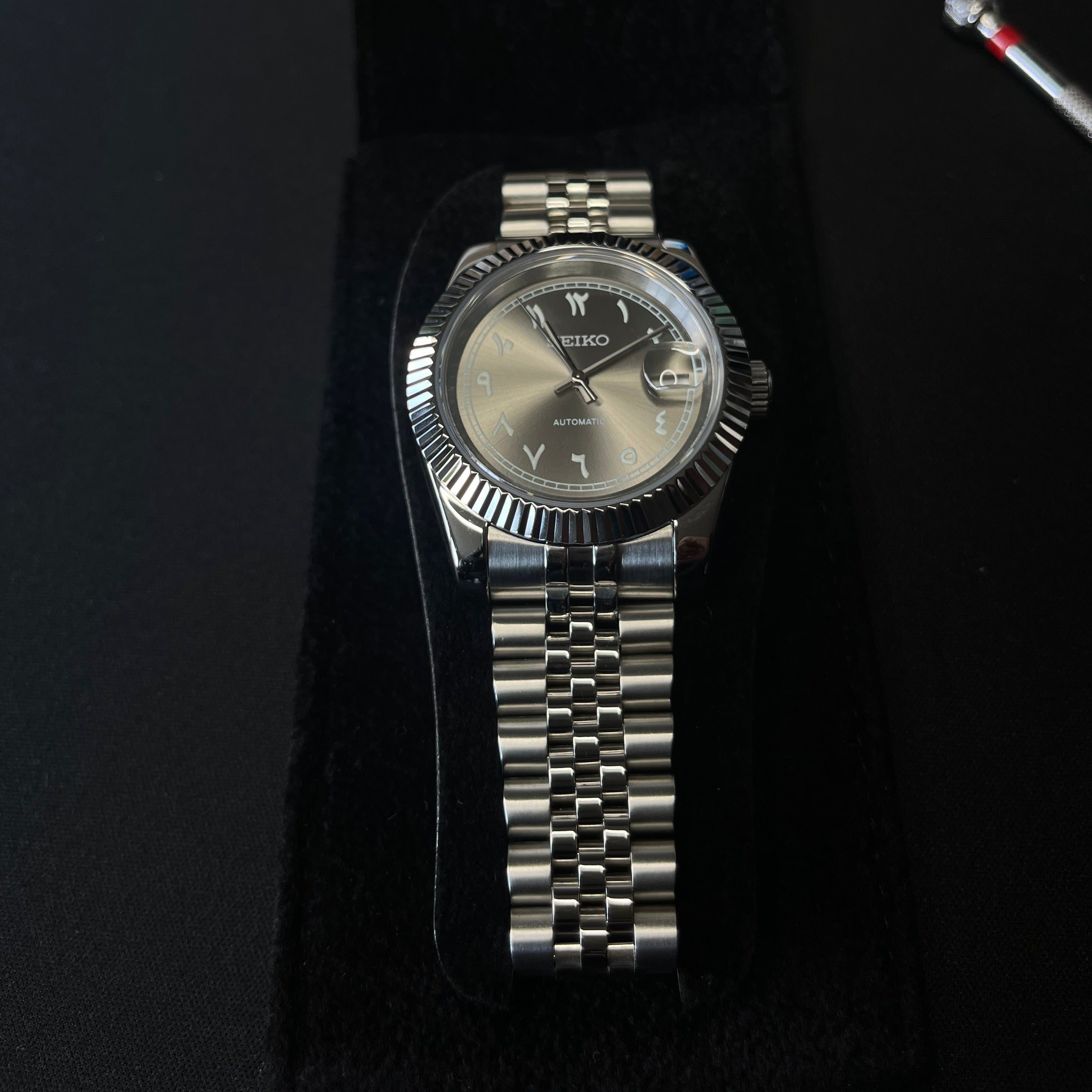 Seiko Datejust Arabic Dial Gris Aluminium - Luxury Mods